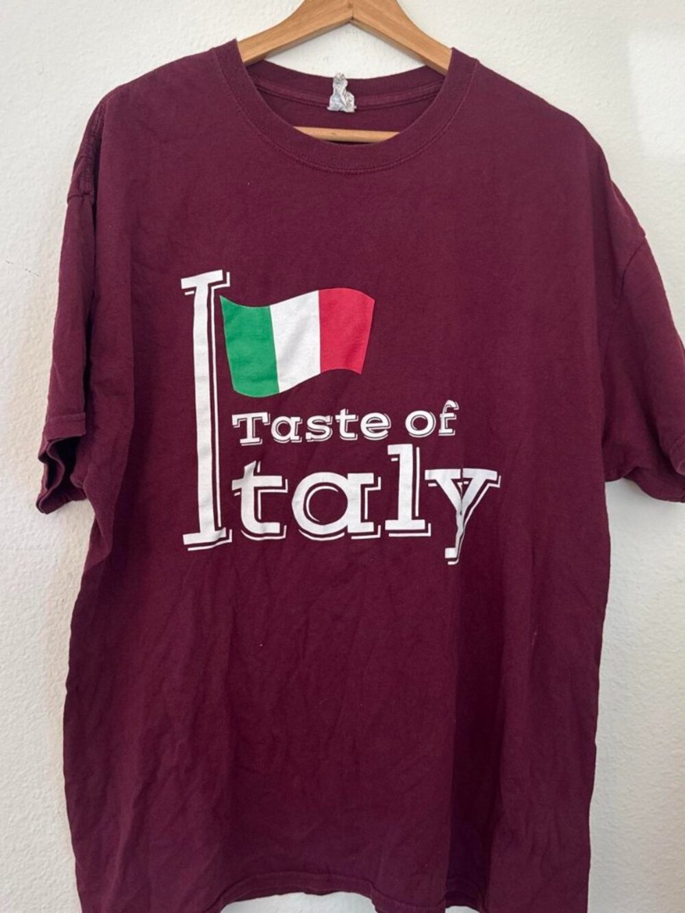 Vintage Burgundy Gildan "Taste of Italy" cotton t-shirt with white text and